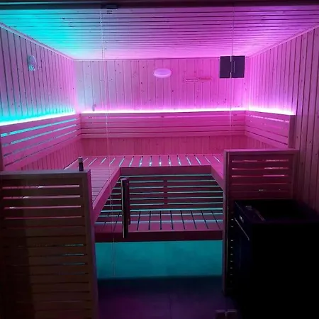 Eni-time Mit Jakuzzi Und Sauna מריהצל